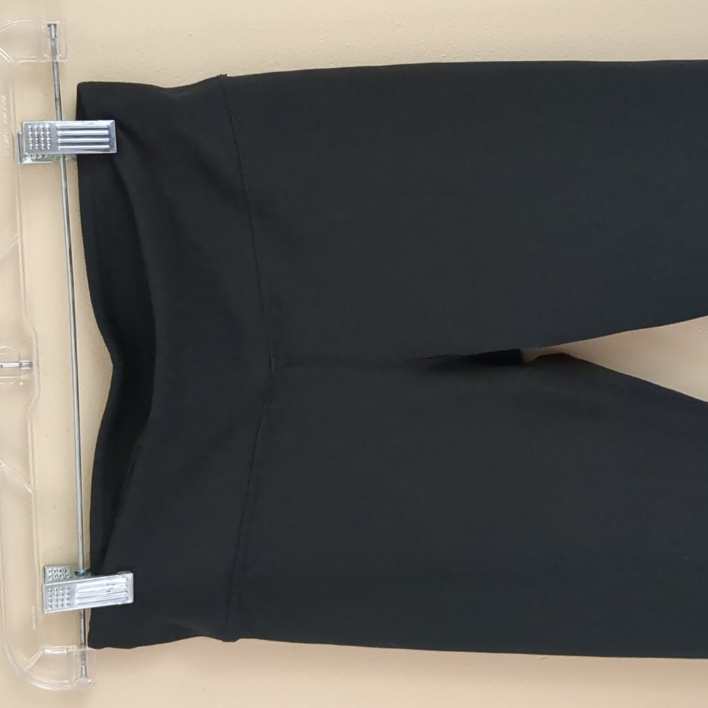 12" Across The Waist Solid Black Fabletics Cropped Leggings Activewear Athletic - Picture 3 of 10